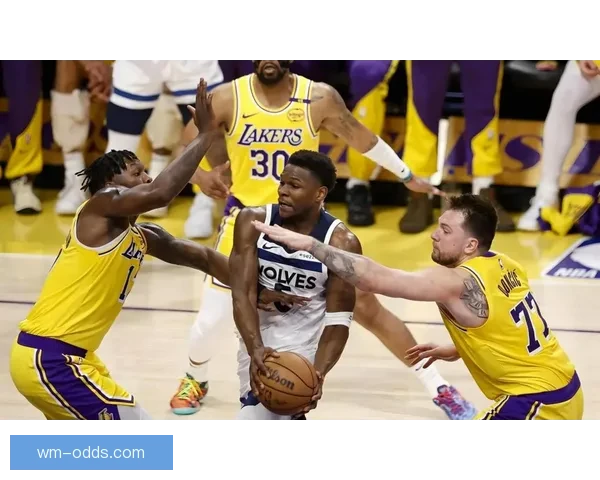 布朗尼连续背靠背胜利南湾湖人13战全胜雷迪克高度评价他努力拼搏